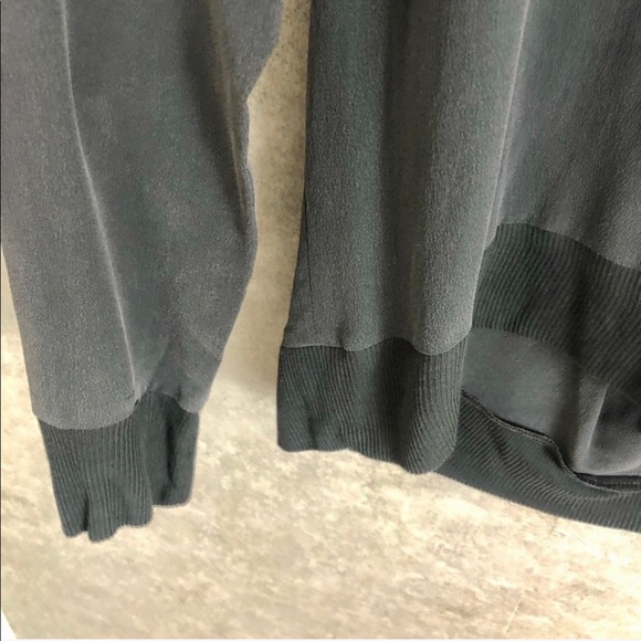 EUC Cut-Out long sleeved beautiful boat neck - Picture 9 of 11